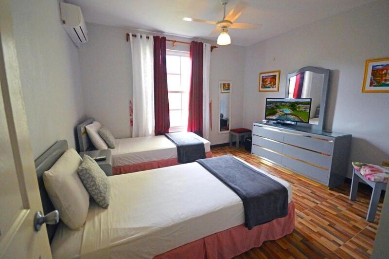 Sea 7 Apartment Ocho Rios Ngoại thất bức ảnh